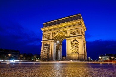 arc de triomphe at twilight