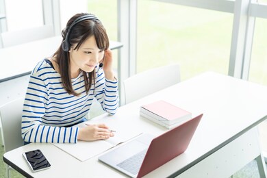 asian female student taking online class. e-learning. remote work.