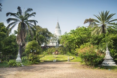 wat phnom landmark in central phnom penh cambodia