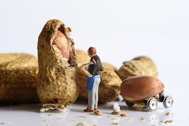 miniature artist carve a sculpture