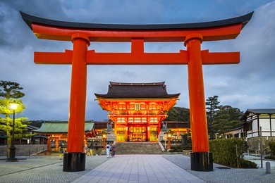 fushimi inari taisha shrine in kyoto, japan.