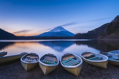 reflection of mt fuji from lake shoji