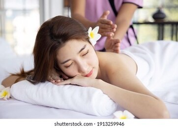 asian masseur massage her customer by chopping her back in beauty spa