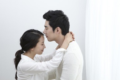  asian couple hugging