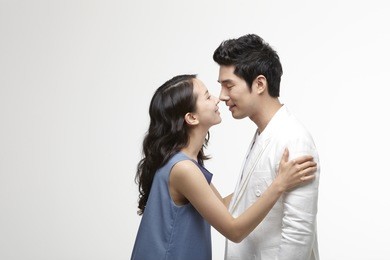  asian couple kissing