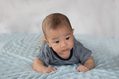 babies sleep with their neck lifted on the developmental mattress.