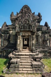 banteay samre is a temple at angkor, cambodia located east of the east baray. built under suryavarman ii and yasovarman ii in the early 12th century, it is a hindu temple in the angkor wat style.