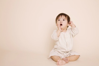 baby being happy while clapping