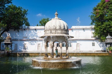 saheliyon-ki-bari (courtyard of the maidens) is a major garden in udaipur, india