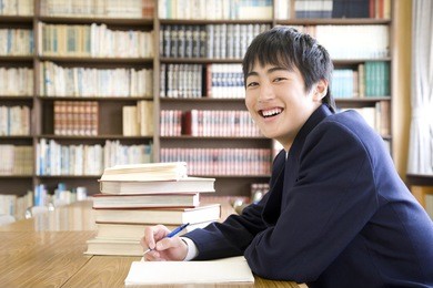 a middle school boy studying in a library