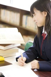 a middle school girl studying in a library