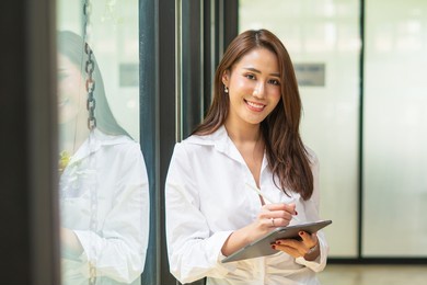 beautiful asian businesswoman using tablet in office