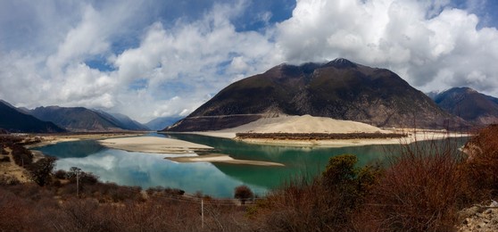 yarlung zangbo river, tibet, china