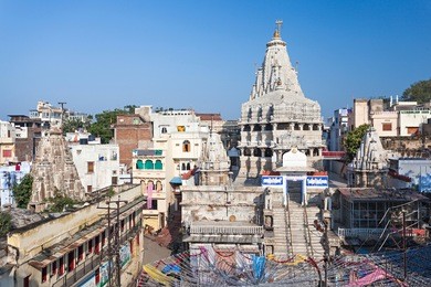 jagdish temple is a large hindu temple in udaipur, india