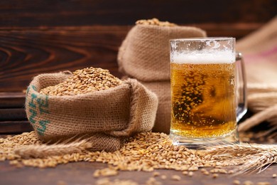 beer ingredients:barley near beer glass