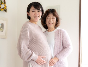 japanese mother and pregnant daughter
