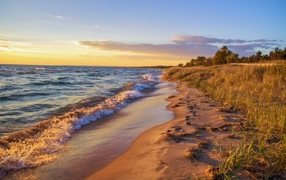 beach background. beautiful sandy beach stretches to the blue sky horizon.