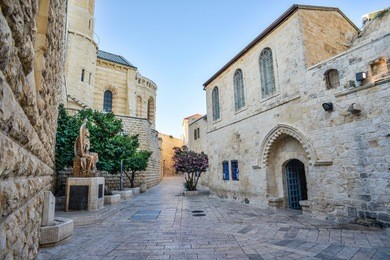 jerusalem street in the old city