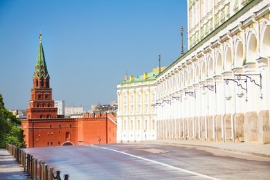 the close street view with borovitskaya tower
