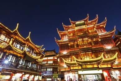 shanghai's famous traditional architecture of yuyuan garden at night