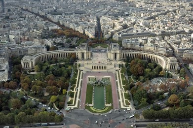 aerial view of palais de chaillot and jardins du trocadero