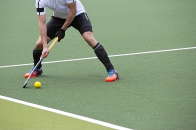 field hockey player, ready to pass the ball to a team mate