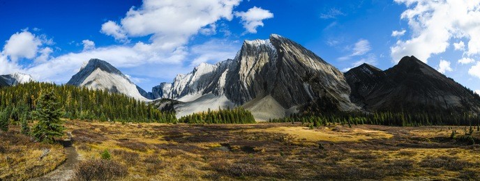 scenic landscapes of a high mountain lake, chester lake area o