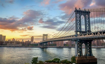 manhattan bridge at sunset