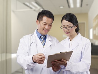 two asian doctors having a discussion.
