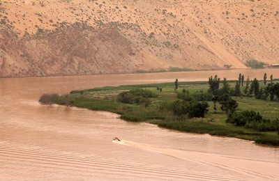 yellow river (huang he) - amazing landscape in shapotou scenic area, ningxia province of china
