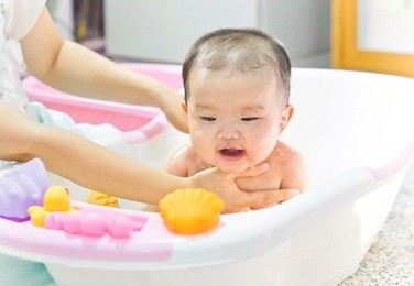 take a bath for a young asian baby