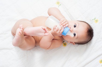 6 month baby milk eating bottle