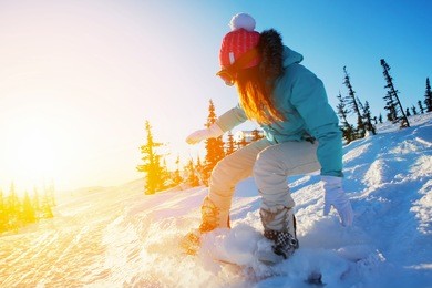 female snowboarder