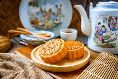 moon cake and hot tea  ,chinese style,mid-autumn festival 