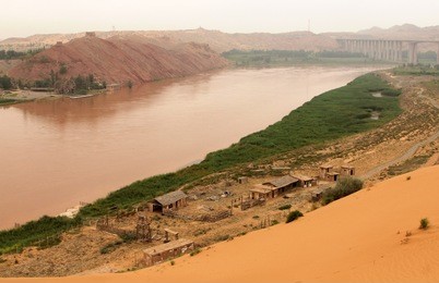 yellow river (huang he) - amazing landscape in shapotou scenic area, ningxia province of china