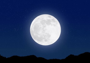 stars shining in the night sky and full moon
