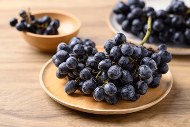 black grapes on wooden plate, seedless grapes