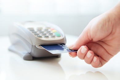 woman pay by credit card in shop