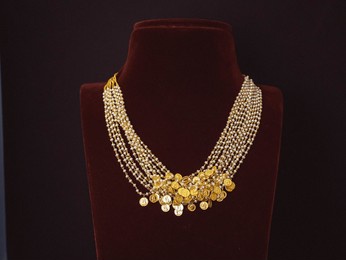 fresh water pearl necklace in real gold | trending jewellery in india with ethically sourced natural pearls and elegant design