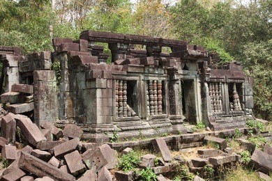 ruins of beng mealea temple, angkor, cambodia/ruins of beng mealea, angkor, cambodia