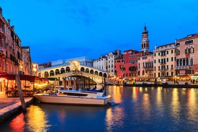 rialto bridge and grand canal at twilight, venice italy