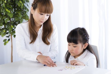 little girl will be taught by mother