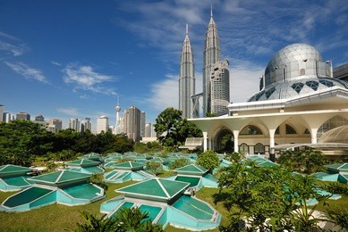 kuala lumpur cityscape with twin tower and mosque
