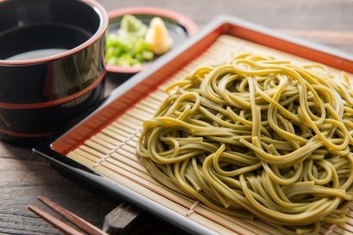 green tea soba noodles, japanese food 