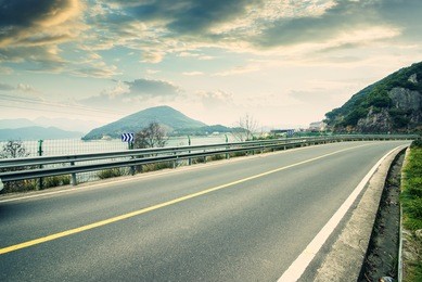 winding road background