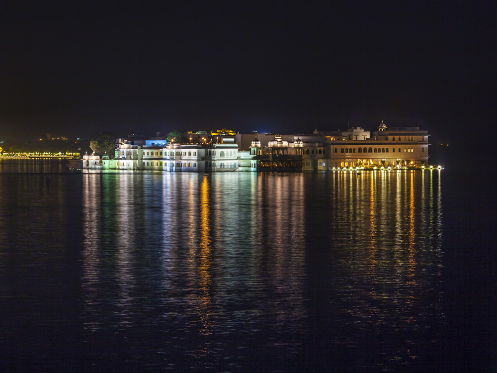 view over lake pichola at dusk, udaipur, india