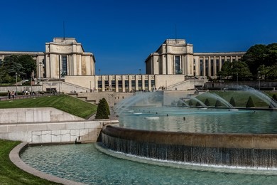 fountains at tracadero gardens. trocadero is area of paris on banks of seine not far from famous eiffel tower. on a hilltop in 1937 built a new palace - palais de chaillot. paris, france.