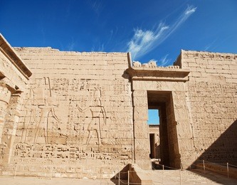 temple medinat habu in luxor 