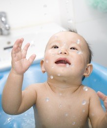 baby enjoy having a bath.