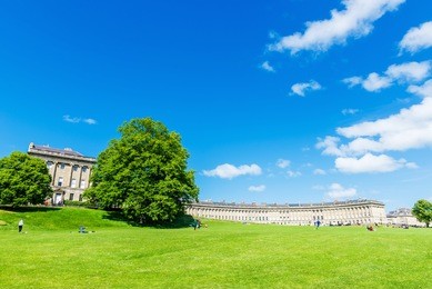 panoramic view of the royal crescent in bath england - the georgian era crescent is one of bath's and the uk's foremost tourist attractions